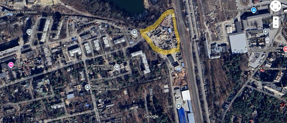 промисловий майданчик 50соток, можливо з приміщеннями від 50 до 2000м2