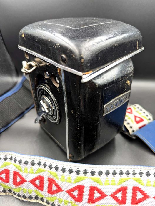 Середньоформатна камера Yachica mat-124