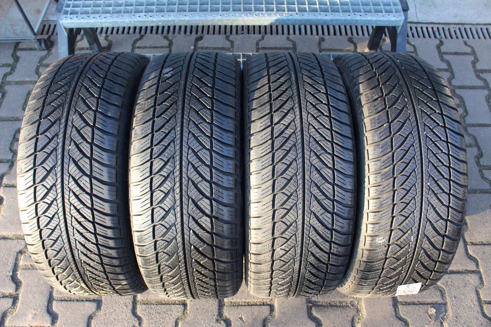 4x 245/45r18 goodyear ultragrip 8 performance rsc * moe 100v 7,5mm