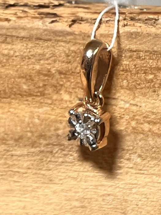 Золотой кулон с брилиантом 585 проба красное золото