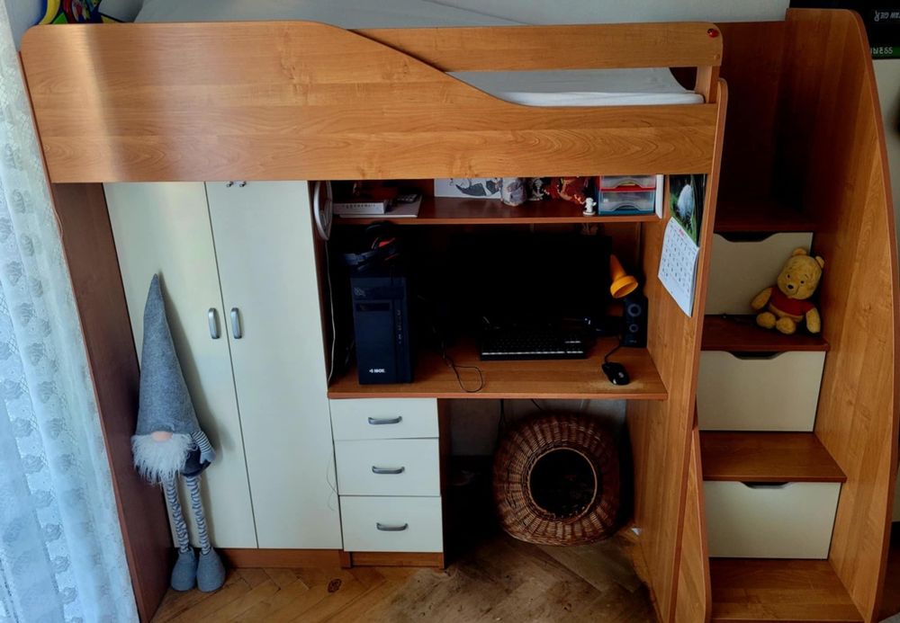 Łóżko piętrowe z biurkiem