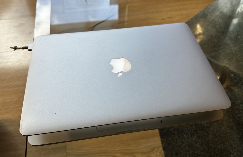 Macbook Pro - OS Sequoia  - Core i5, SSD 250GB, 8GB RAM