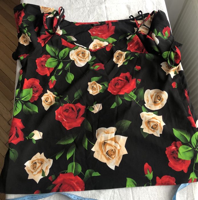 Bluzka SHEIN CURVE 2XL – Czarna w róże (Cold Shoulder)