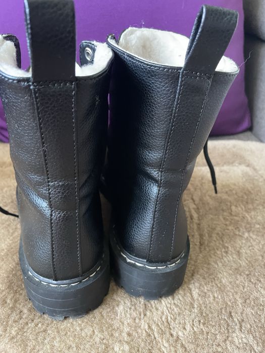 Buty czarne sznurowane ocieplane futerkiem