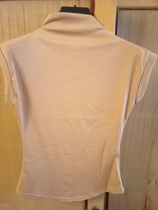 Безрукавка коричневая