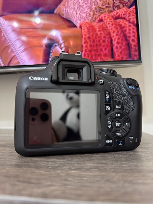 Canon EOS Rebel T7 / EOS 2000D