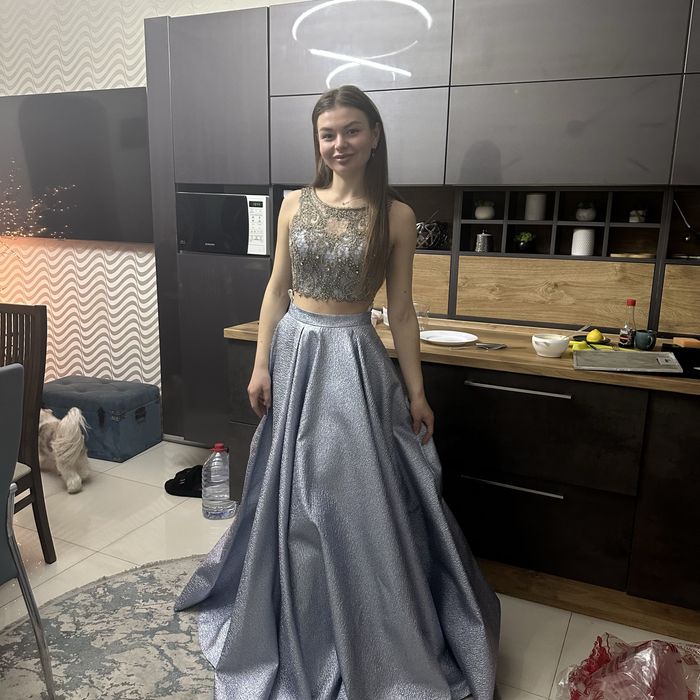 Продам платье выпускное новое .