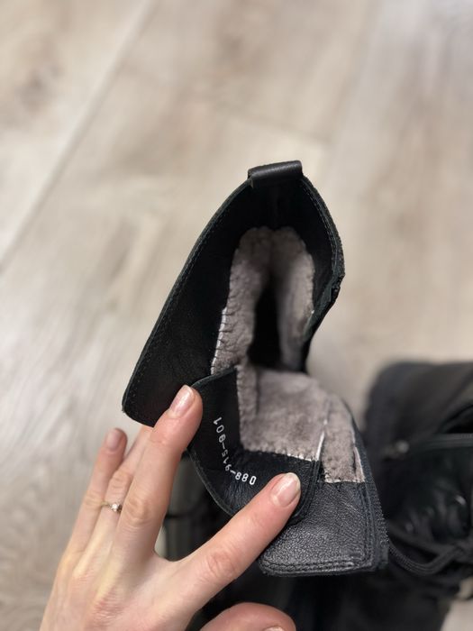 Чорні шкіряні ботинки