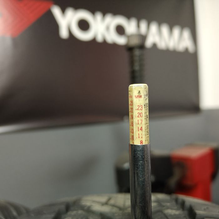 205/60/16 XL Sprzedam parę opon zimowych Dunlop