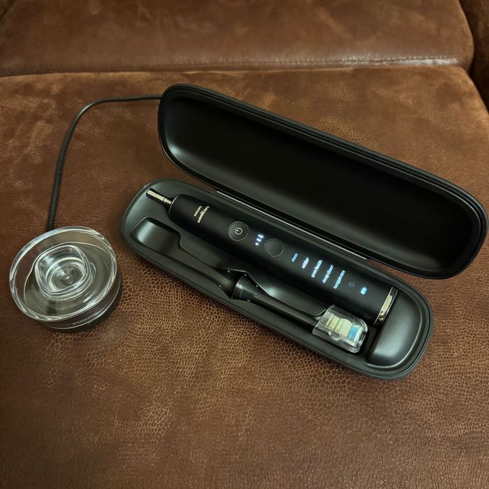 Звукова зубна щітка Philips Sonicare 
DiamondClean 9000