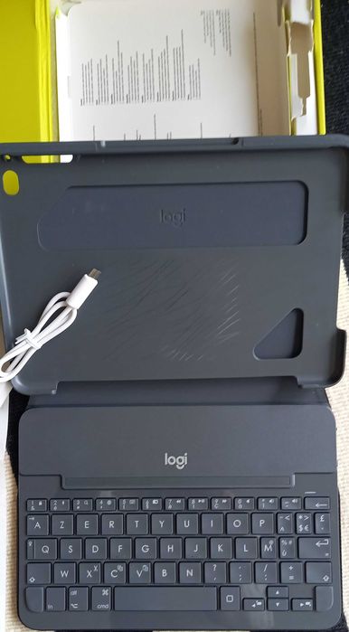 capa com teclado para iPad