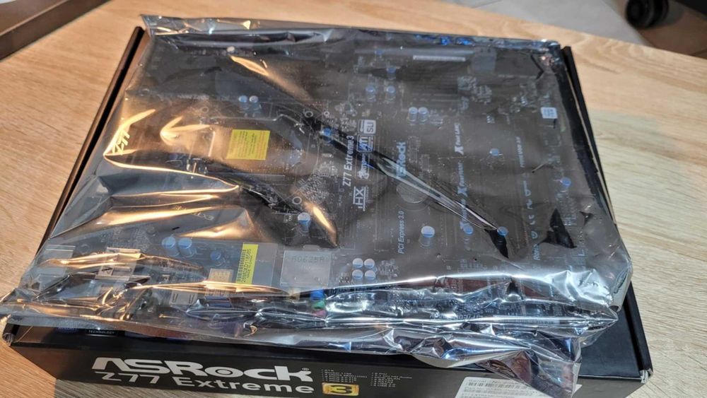 Płyta główna ASRock Z77 Extreme3 Zestaw stan kolekcjonerski