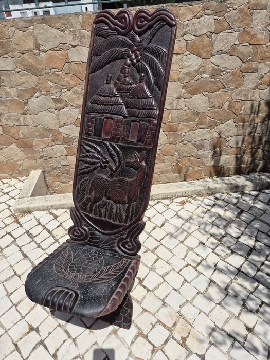 Conjunto de cadeiras e mesa