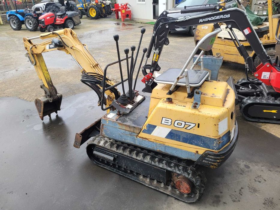 Mini Giratória Yanmar B07