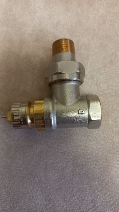 Клапан радиаторный Danfoss угловой