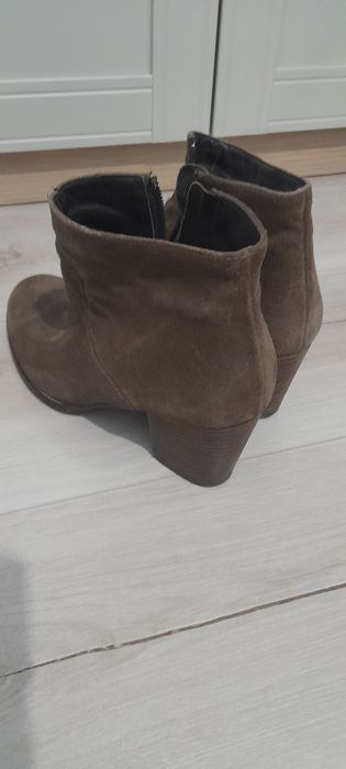 Świetne buty/botki, skóra zamszowe, rozm. 39