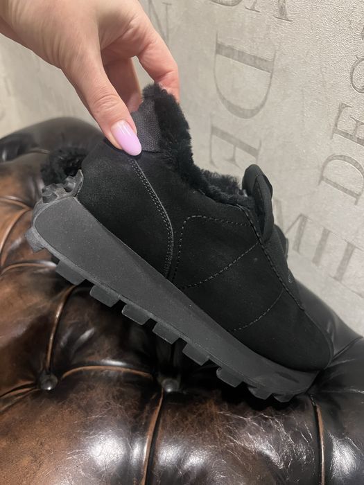 Продам зимові жіночі кросівки