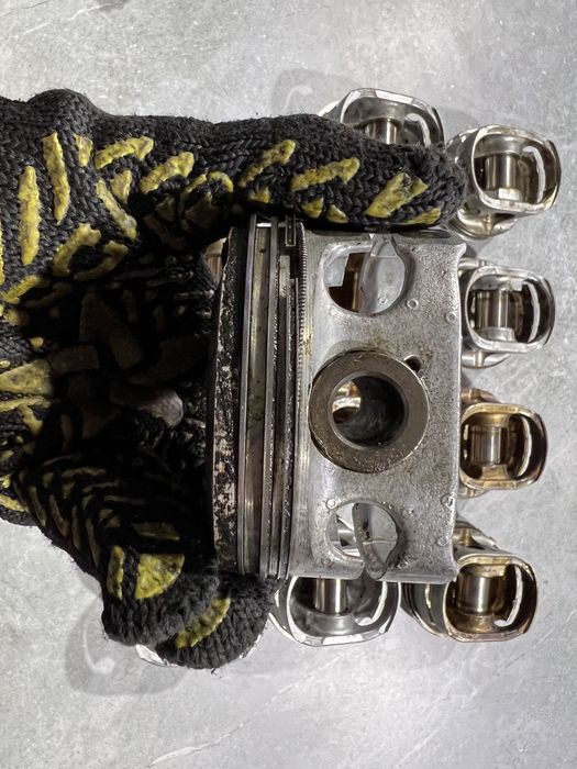 Поршень БМВ Е46 Е39 Е60 М54 2.2 бензин 320і 520і Поршні