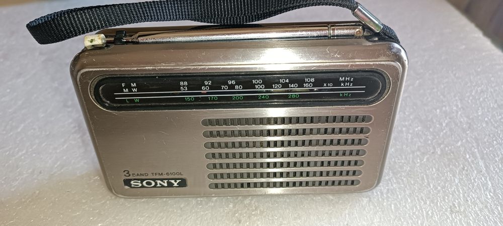 Rádio antigo da Sony para decoração