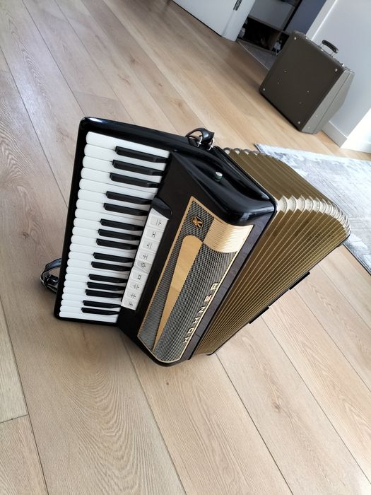 Akordeon Hohner Lucia IV  P 96 basów 4 chóry, po prostu NOWY!