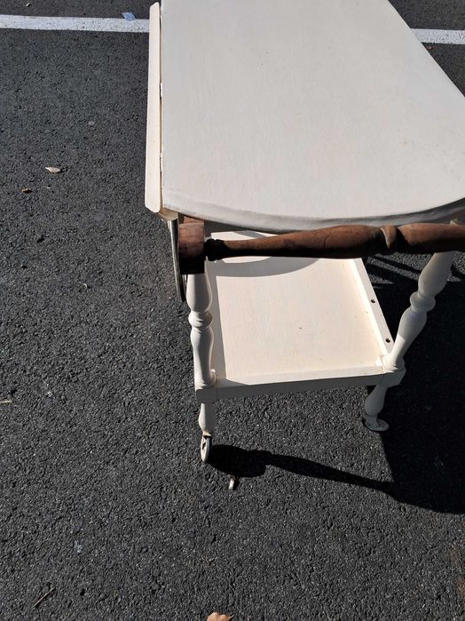 Carrinho branco de chá .