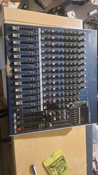 Mesa de mistura Yamaha MG16-6FX + cabo de alimentação +mala transporte