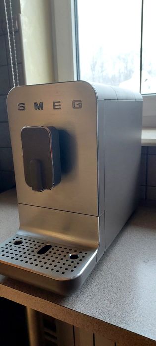 Smeg ekspres express taupe beżowy BCC02TPMEU