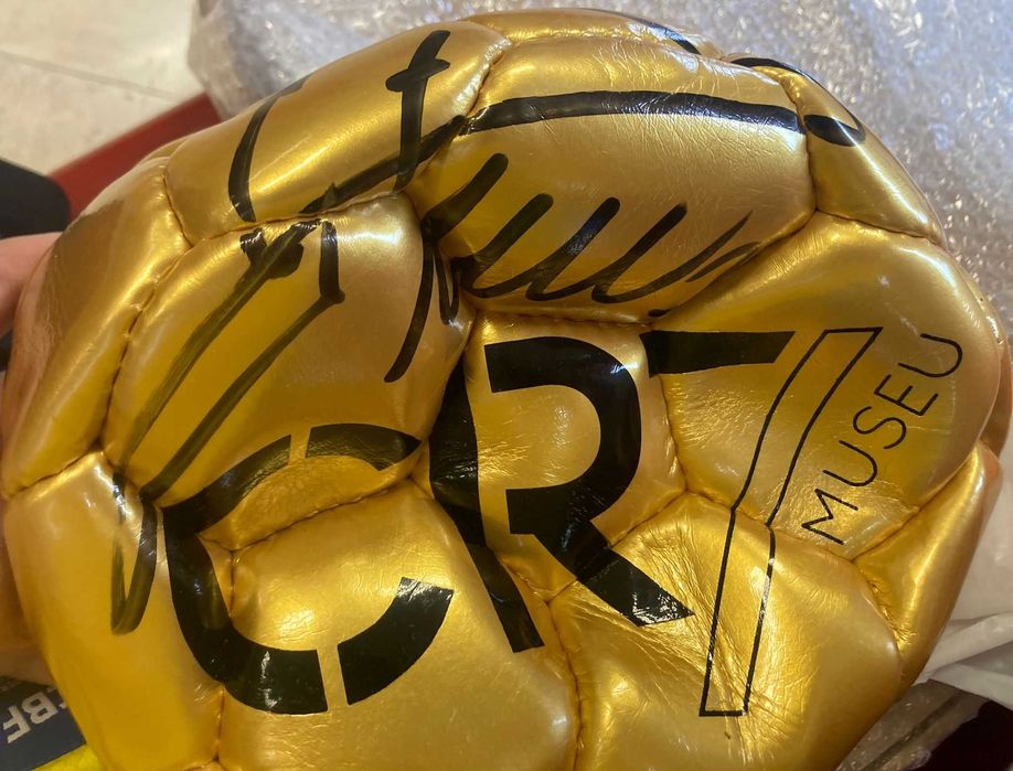 Bola autografada CR7+Certificado de oficialidade e Foto plastificadas