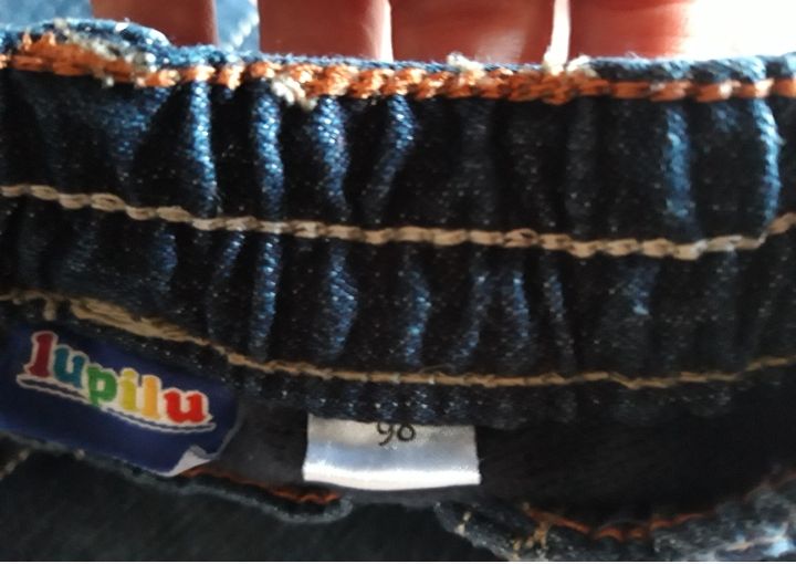 6 pares de calças e calções de marca.