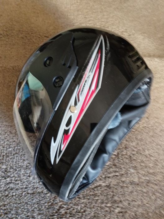 Capacete com gola para frio