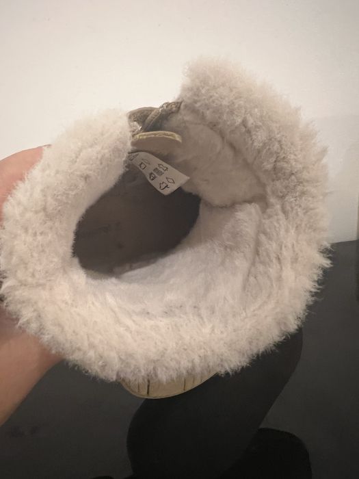 Bota Mayoral bege com pêlo