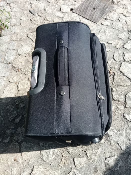 Vendo mala de viagem de porão das grandes.