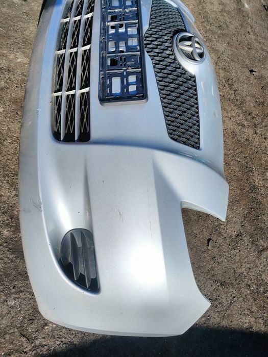 Toyota Yaris 2 II zderzak przód srebrny 1E7