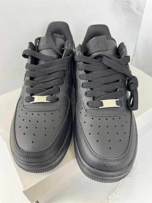 Nike Air Force 1 Low '07 Czarny R.37.5