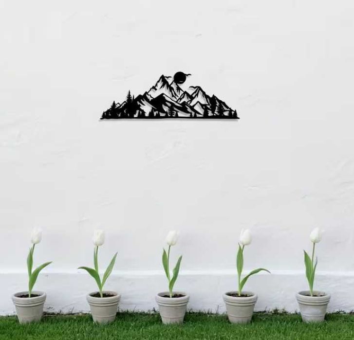 Nowa metalowa dekoracja góry