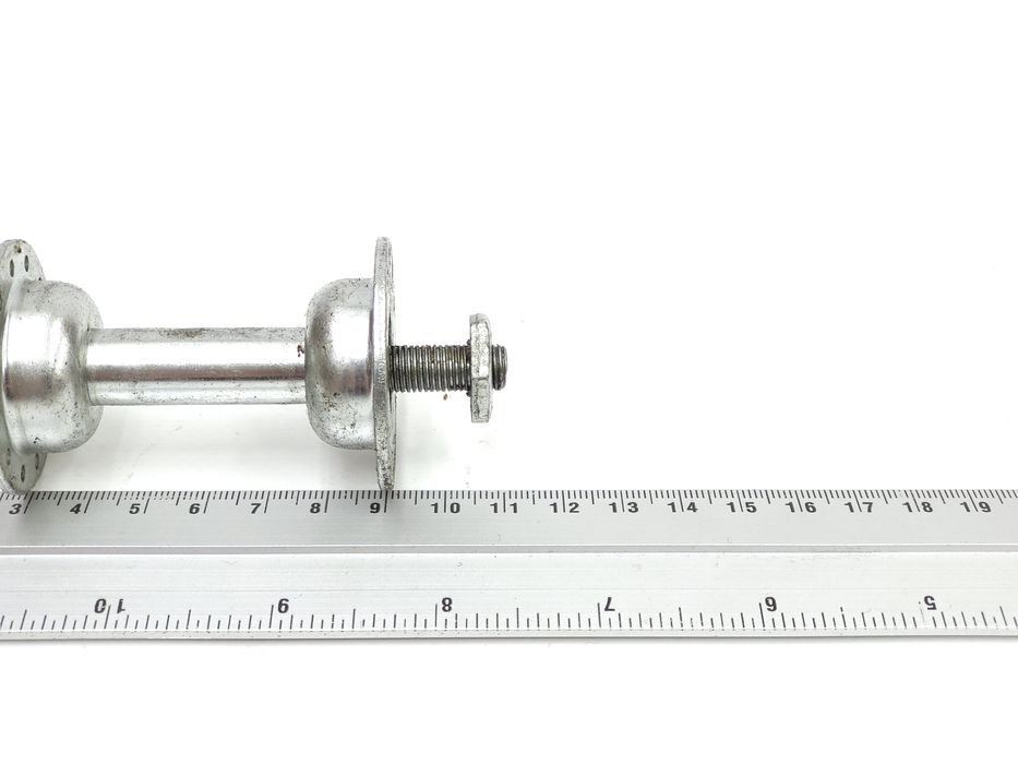 NOWA Niekompletna piasta koła przedniego 24 szprychy Romet Universal