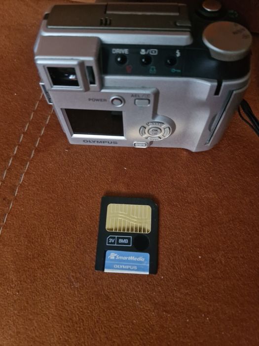 Olympus C-700 Ultra Zoom