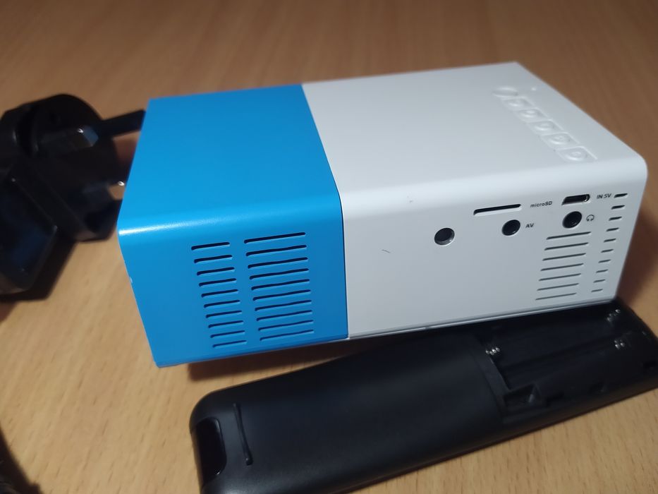 Міні проектор Led projector