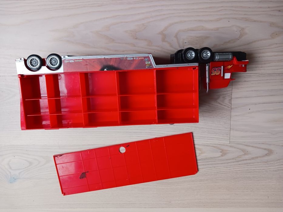 Samochód Maniek Transporter z bajki auta