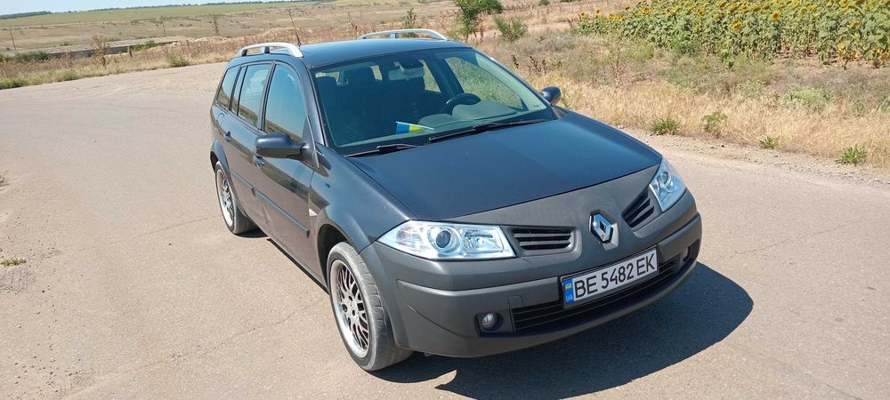 продаю сімейний автомобіль