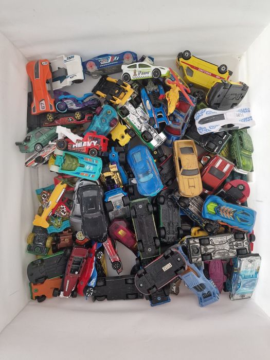 Estação serviço infantil + 70 carros