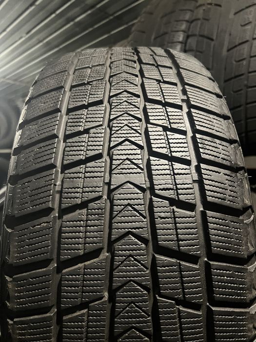 666 Корейские зимние шины R20 265/50 Roadstone