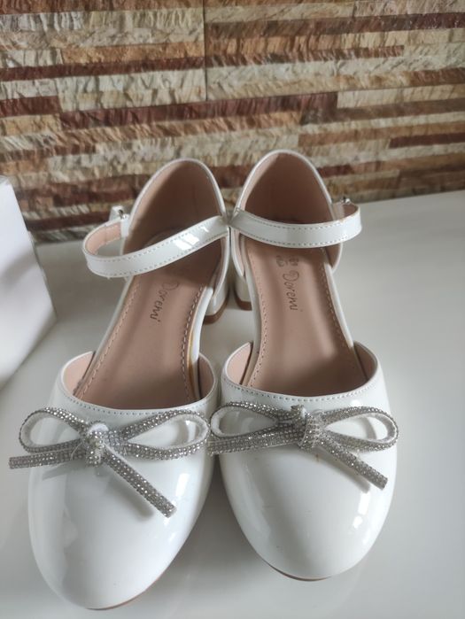 Białe eleganckie  buty do sukienki 34 nowe  zarro skóra