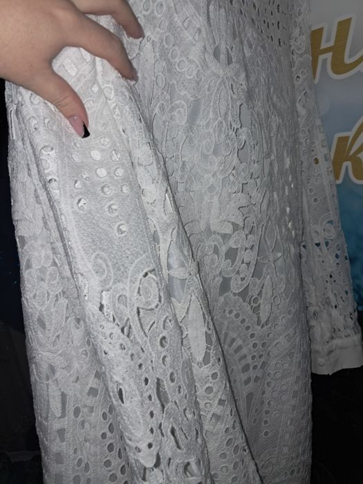 Сукня жіноча біла мереживна святкова