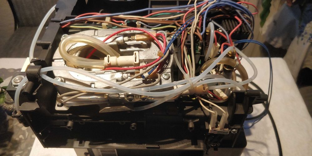 Delonghi esam 6900 część kadłubek grzałki winda pompa młynek co na zdj