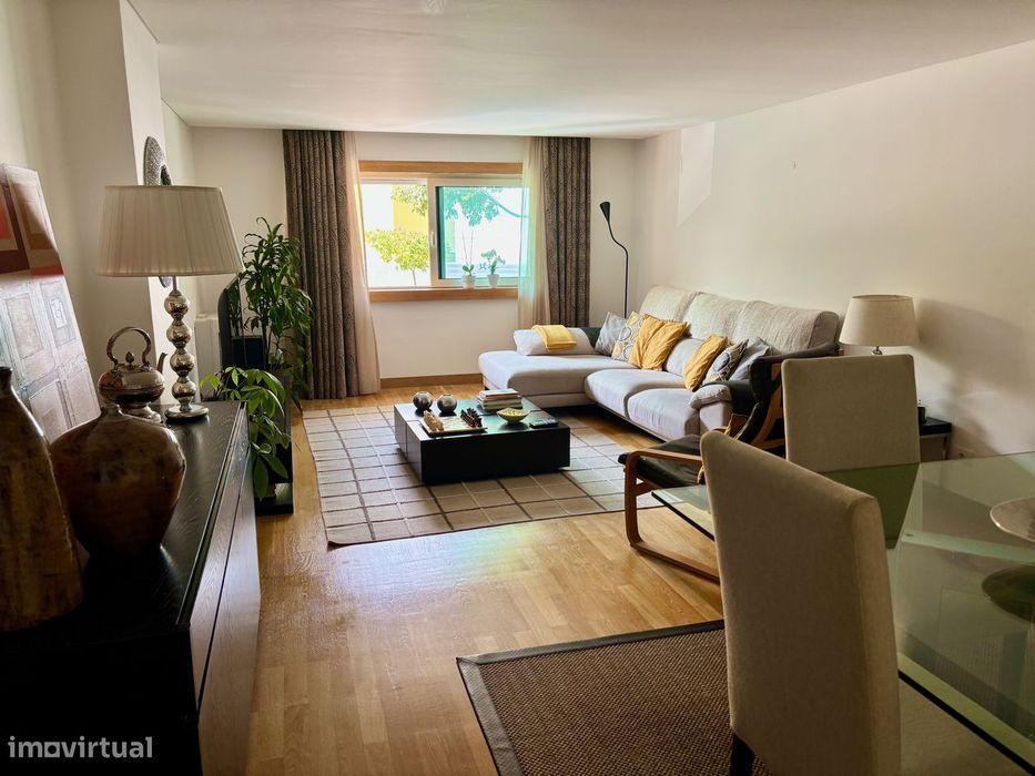 Apartamento T3 com excelentes áreas, renovado, boa exposição solar