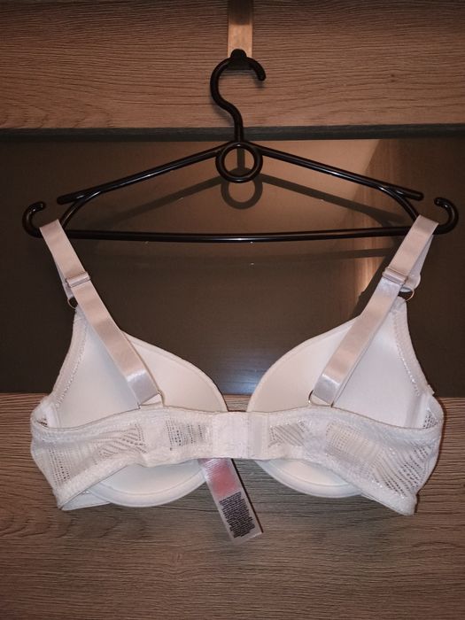 Nowy biały biustonosz plunge boho 75D