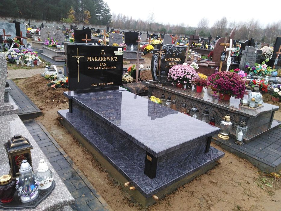 Nagrobki, pomniki Białystok, podlaskie Kamieniarstwo Strzegom. Solidn