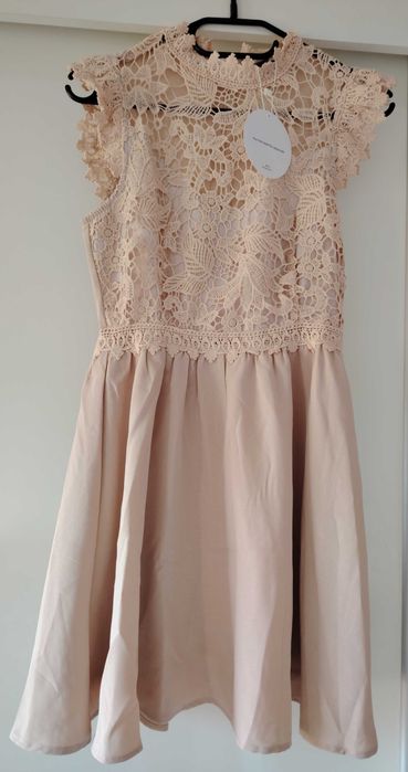 Nowa beżowa sukienka.