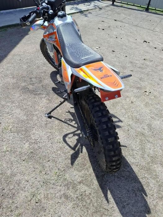 Продаєця кові 250